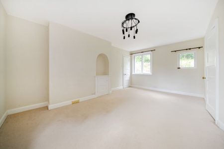 4 bedroom detached house to rent - Photo 2