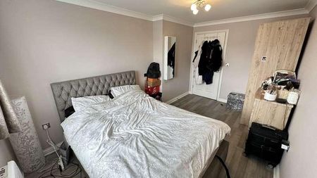 Peatey Court, Princes Gate, High Wycombe, HP13 - Photo 2