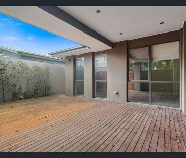 MODERN SINGLE LEVEL UNIT IN PRIME LOCATION - Photo 6