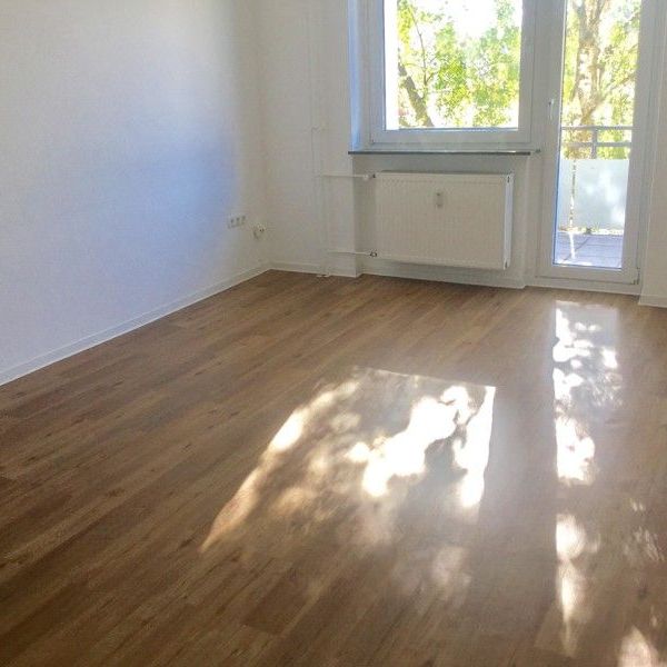 2-Zimmer-Wohnung mit Tageslichtbad und Balkon sucht Nachmieter - Photo 1