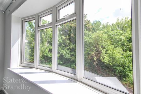 2 bedroom maisonette to rent - Photo 2