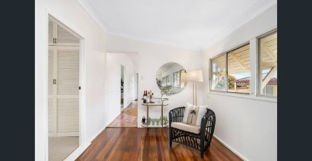 Freshly Updated 3-Bedroom Home in Prime Scarborough Location. Contact Julie Sykes 0438 050 110 - Photo 2