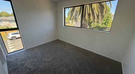 Lovely 3 Bedroom Home - Photo 2