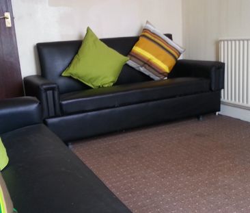 2 Bedroom Terraced To Rent in Lenton - Photo 3