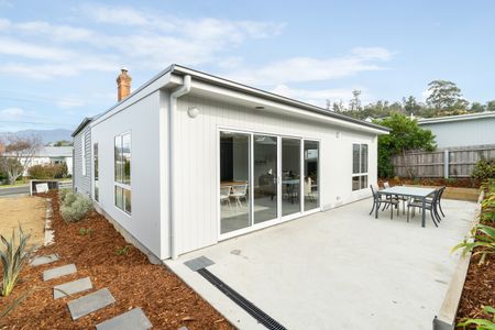 15 Nelumie Street Lindisfarne TAS 7015 Australia - Photo 4