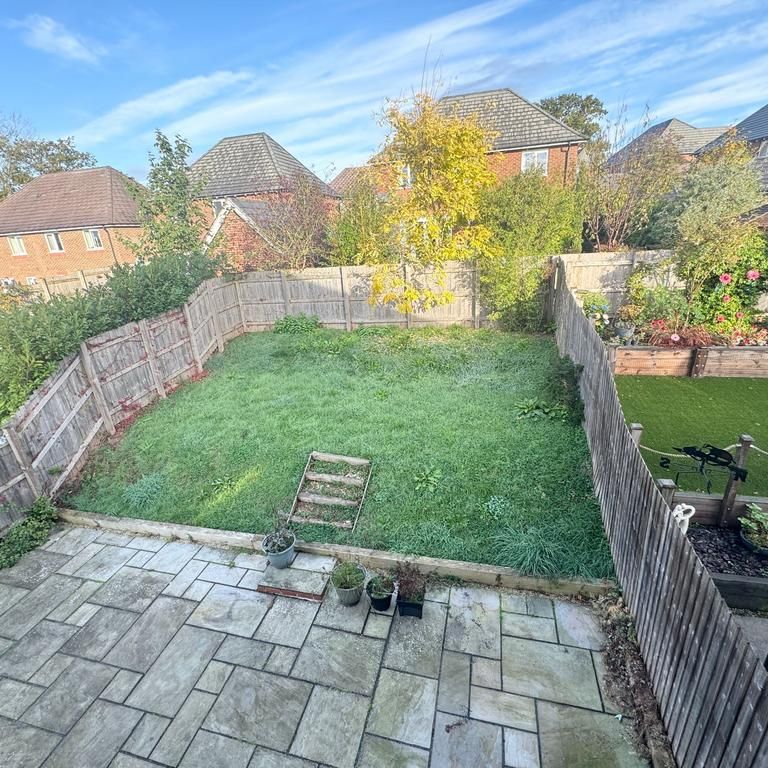 3 bedroom semi-detached house to rent - Photo 1