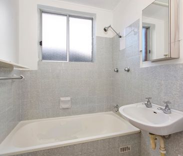 Sunny Apartment with District Views - Photo 4