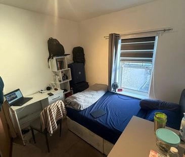 Room in a Shared House, Nicholson Road, CR0 - Photo 1