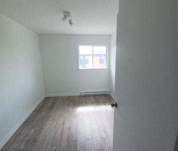 41/2 ou 5 1/2 Québec**Charlesbourg**Ascenseur**Béton**Frais peint**... - Photo 2