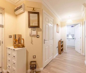 Wellington Lodge, North Street, Winkfield, SL4 - Photo 5