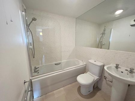 2 bedroom flat to rent - Photo 4