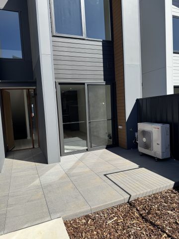 18/4 Bousloff Street, Whitlam ACT 2611 - House For Rent | Domain - Photo 3