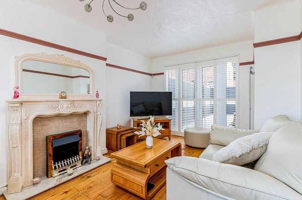 4 bedroom semi-detached house to rent - Photo 1