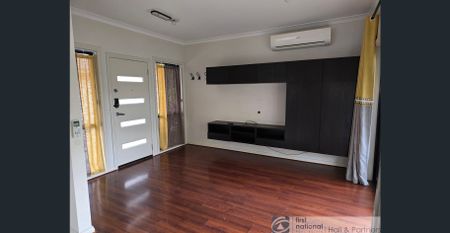 Modern Townhouse - Photo 3