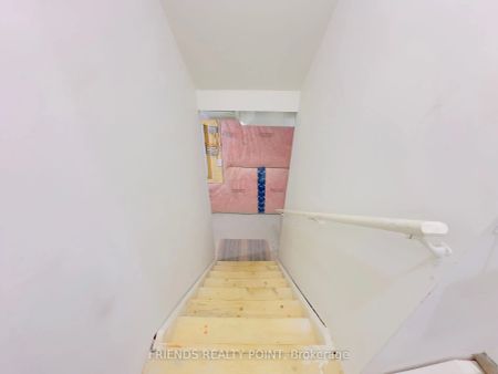 Condo Townhouse For Lease | E9233655 - Photo 4