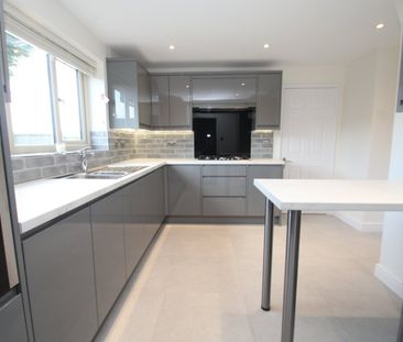 3 bedroom detached house to rent - Photo 3