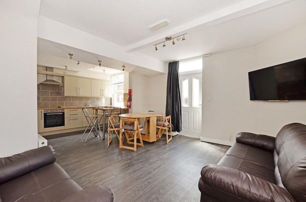 5 bedroom house to rent - Photo 1