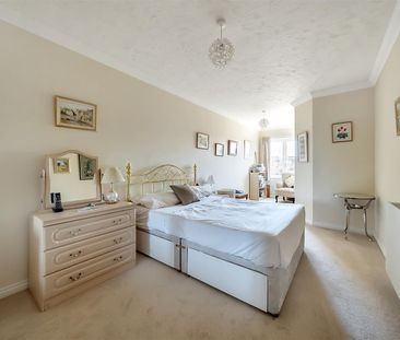 Chelmer Lodge, Chelmsford, Essex - Photo 5