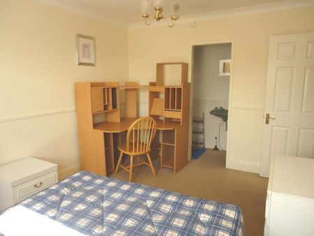 4 bedroom detached house to rent - Photo 3