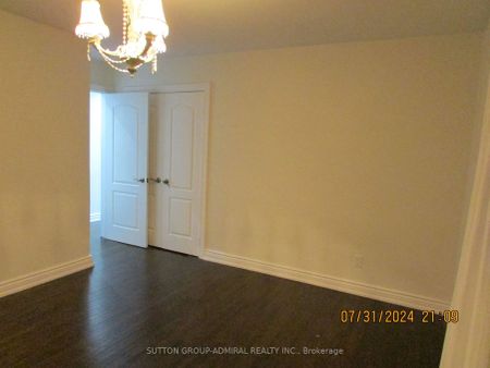 Detached Home For Lease | N9237422 - Photo 4