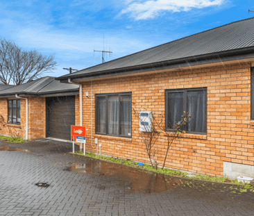 Handy To Hospital - Photo 2