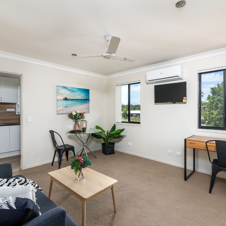 Spacious Furnished Rental Incl Bills + WiFi - Photo 1