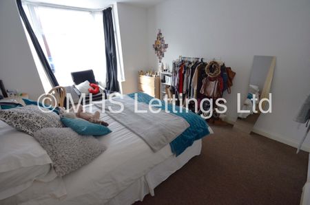 6 Bedroom Mid Terraced House for rent in Hartley Avenue - Photo 2