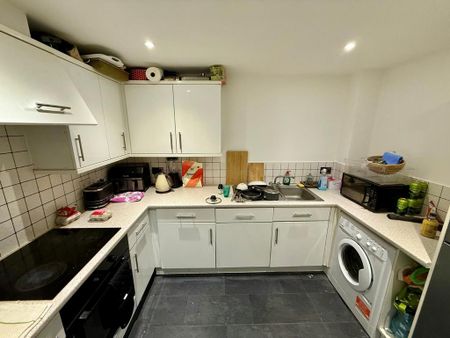 2 bedroom flat to rent - Photo 3