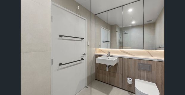 Luxury Living with Stunning Views - Photo 1