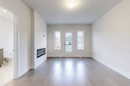 For Lease - 235 Vermont Avenue, Newmarket, Ontario - Photo 5