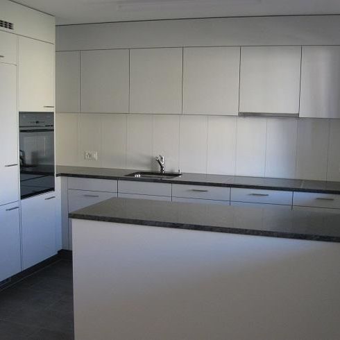 Balkon mit Abendsonne, moderne Küche offen zu Wohnzimmer - Photo 1