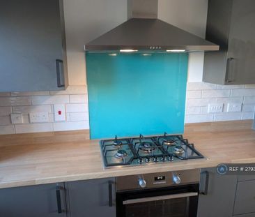 4 bedroom terraced house to rent - Photo 4