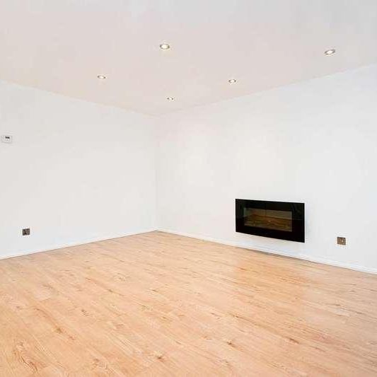 Beckton, E16 - Photo 1