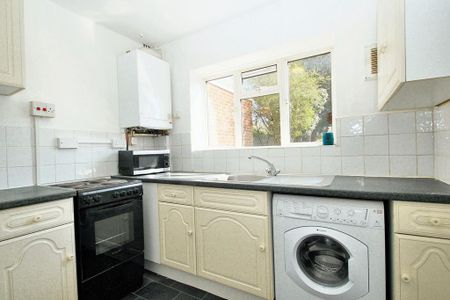 3 bedroom terraced house to rent - Photo 3