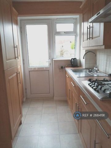 2 bedroom terraced house to rent - Photo 4