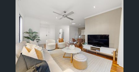 Available Now! Stylish and Spacious 3 Bedroom Villa in Central Como - Photo 4