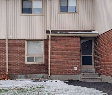 For Lease - 981 Gulf Place Unit# 3, Overbrook - Castleheights and A... - Photo 2