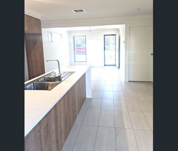 AVAILABLE 16/01/26 - 3 BEDROOM 2 BATH TOWNHOUSE WITH DUCTED AIR - Photo 6