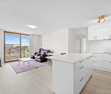 Modern Apartment with Stunning Views - Photo 4