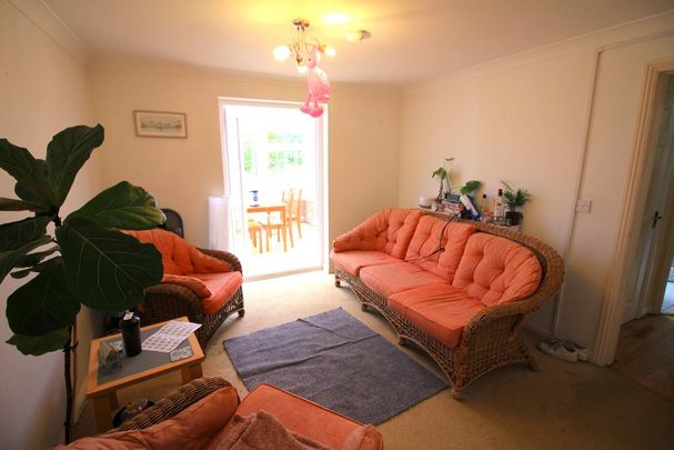 6 bedroom detached house to rent - Photo 1