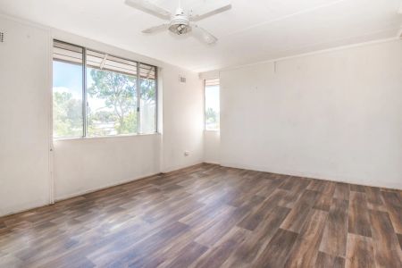 Bright and Spacious Top-Floor Unit - Photo 3