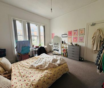 8 bedroom house of multiple occupation to rent - Photo 4