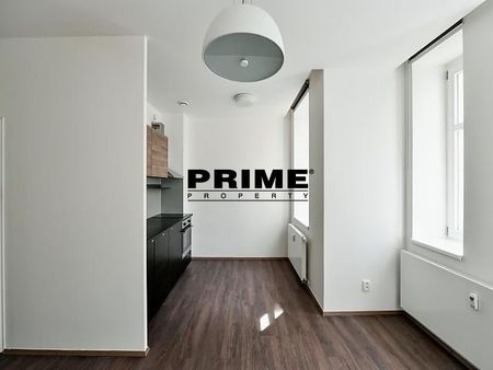 Pronájem bytu 1+kk a garsoniéry 30 m², Lucemburská 2174, Praha - Photo 2