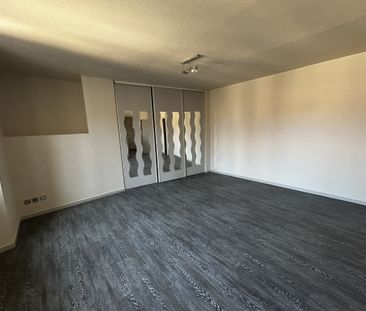 Location Appartement 2 pièces 59m² LE CREUSOT 71200 - Photo 3