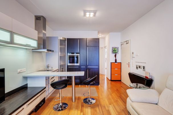 Top location in Schwabing near Münchner Freiheit - Photo 1