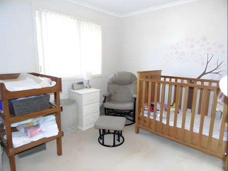 Comfort and Style: Your Sanctuary at 21 Cascades View, Yallambie - Photo 2