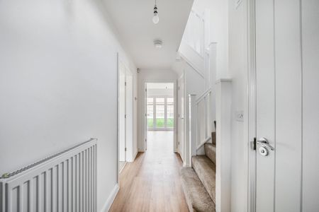 Upton hall crescent - Photo 3