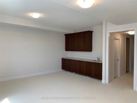 Property For Lease | N9229225 - Photo 5