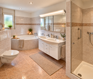 4.5 Zimmer Wohnung mit phantastischer Terrasse und Weitsicht - Photo 3