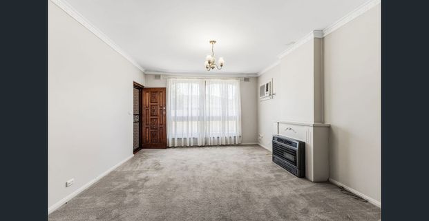 Spacious & Well-Located Unit in Sought-After Kensington Gardens - Photo 1